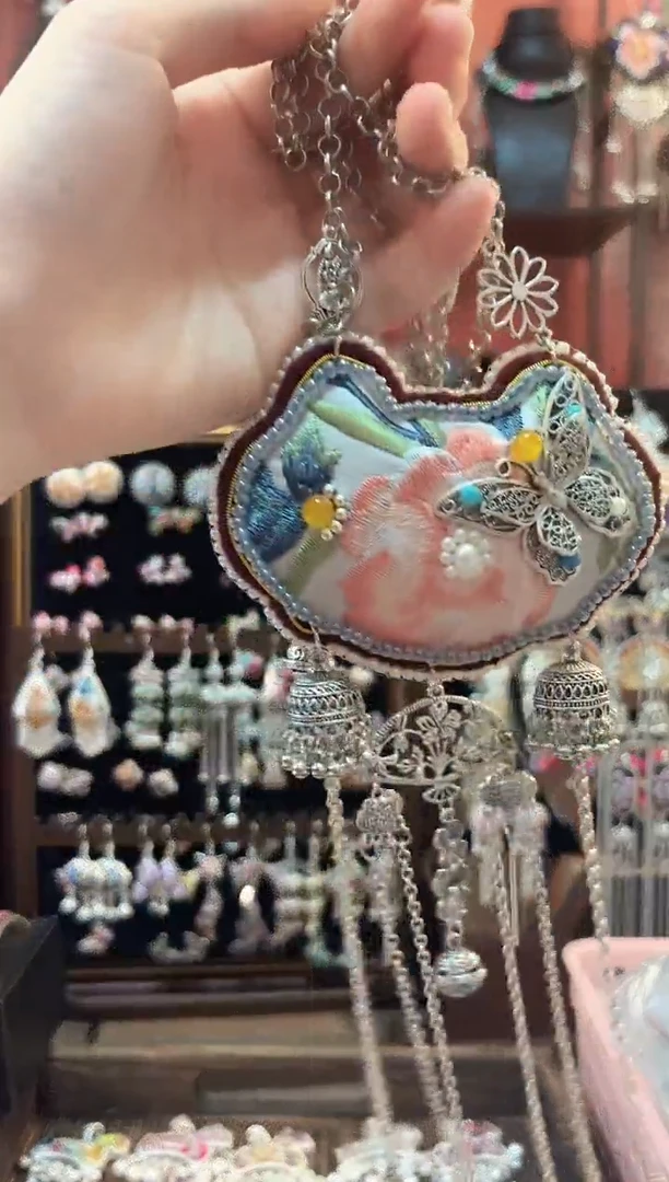 织绣云织谣老绣饰品  297