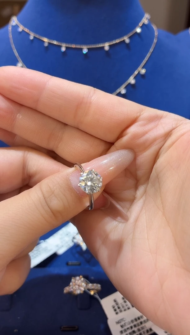 18K金镶嵌实验室培育钻石2克拉6爪13圈K白