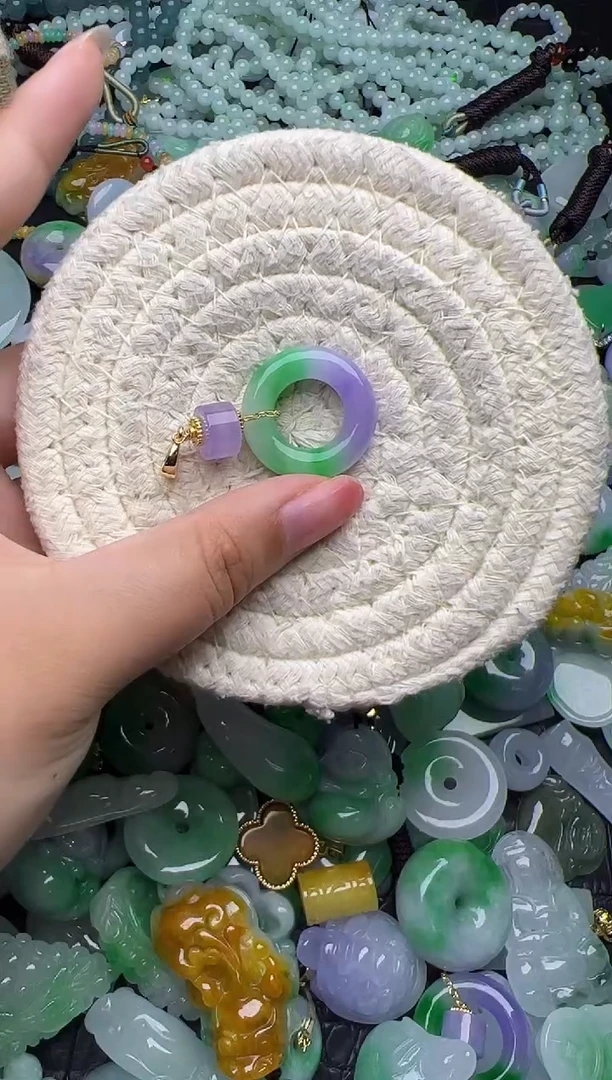 翡翠未镶嵌颈饰天然缅甸翡翠吊坠