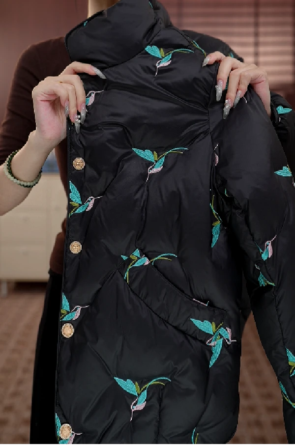 【甄选大朵鸭绒】2025黑金系列飞鸟刺绣减龄修身保暖羽绒服YR017