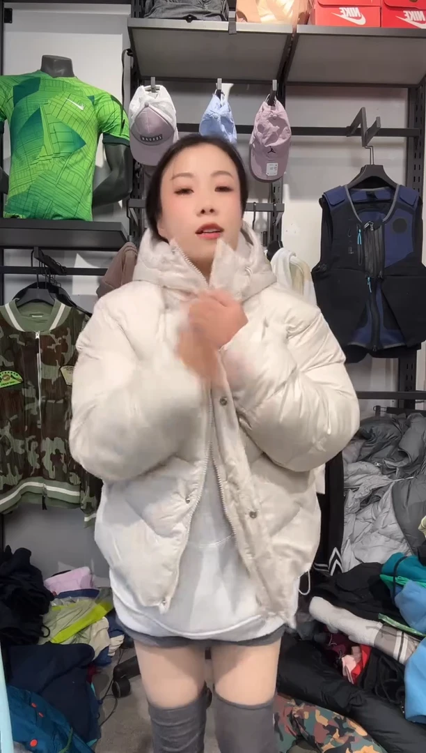 1383  编码 瑕疵款直播间过款为准 尺码   身高  M