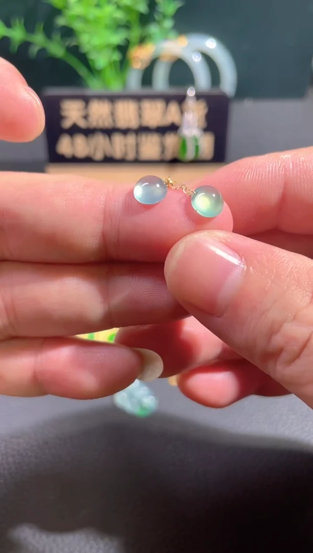 翡翠18K金镶嵌颈饰翡翠