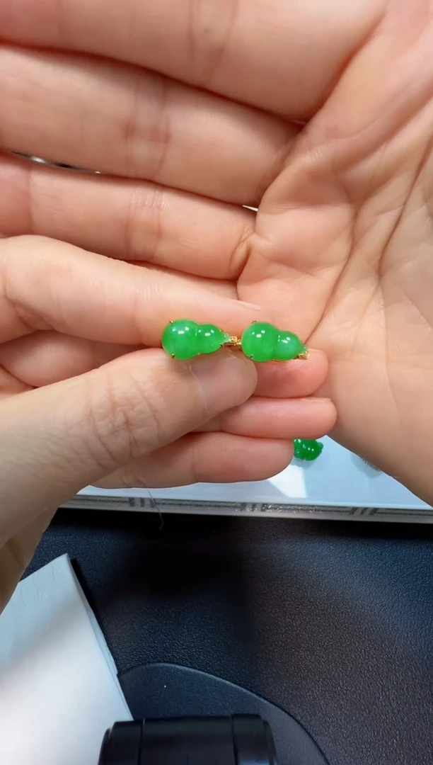 18K金镶嵌翡翠耳饰2980