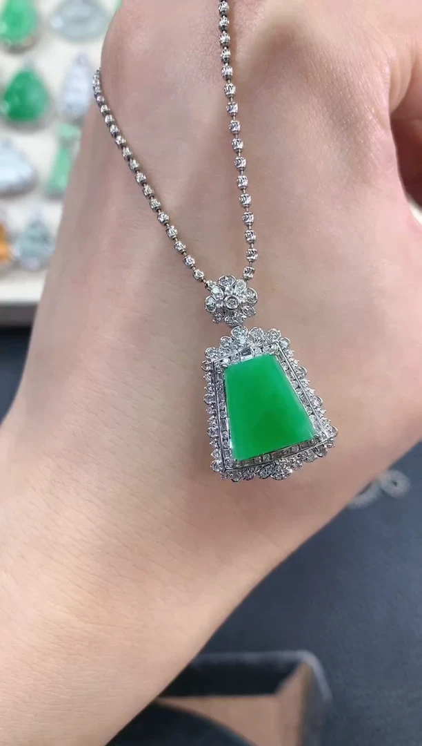 【闪购商品】翡翠吊坠(不含链)18K金镶嵌B168  