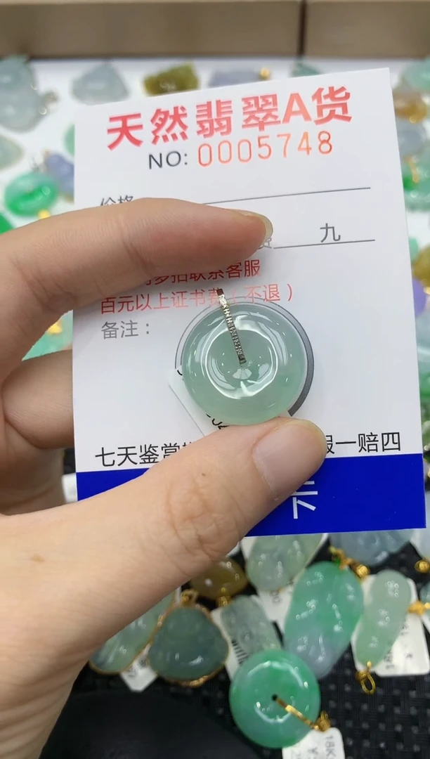 翡翠18K金镶嵌颈饰111111111