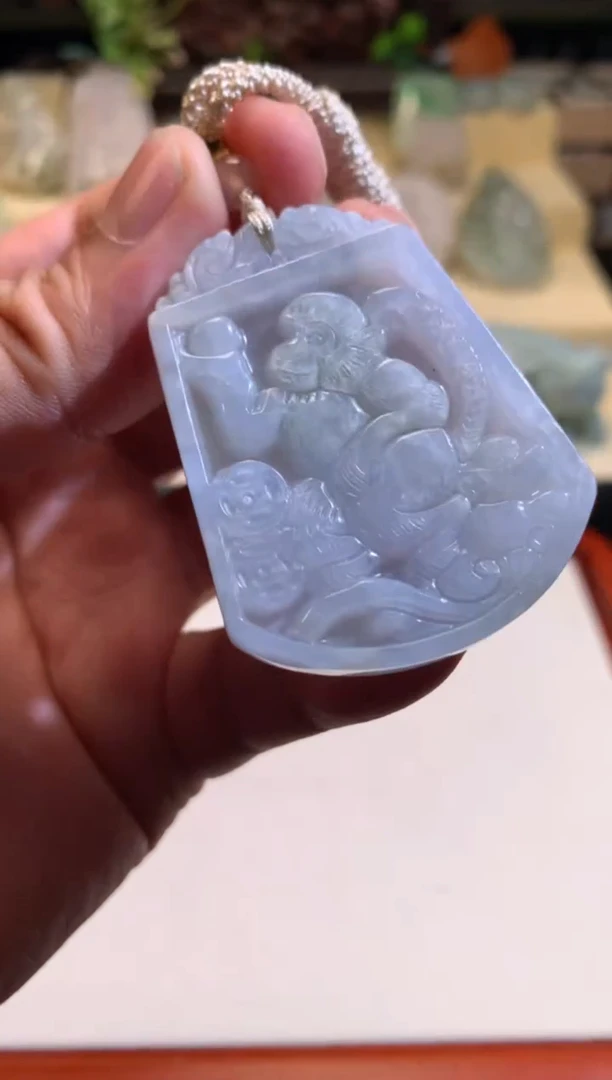 翡翠未镶嵌颈饰6/07/195