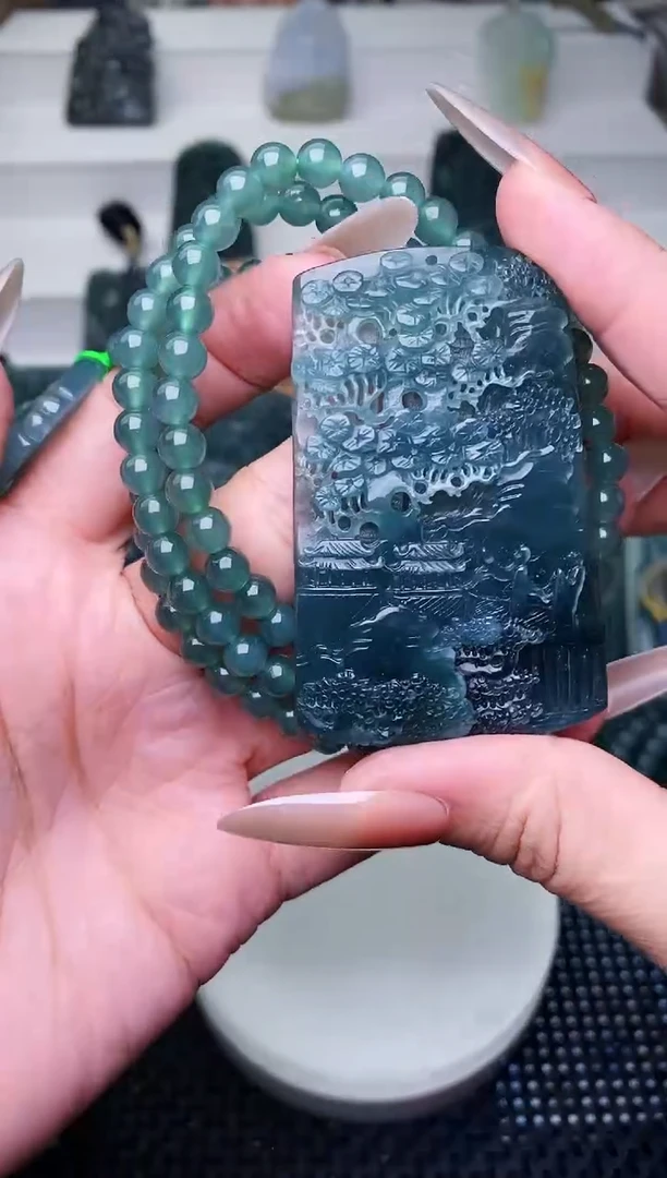 颈饰未镶嵌翡翠 1