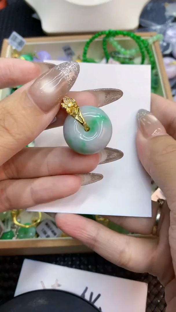 颈饰未镶嵌翡翠1