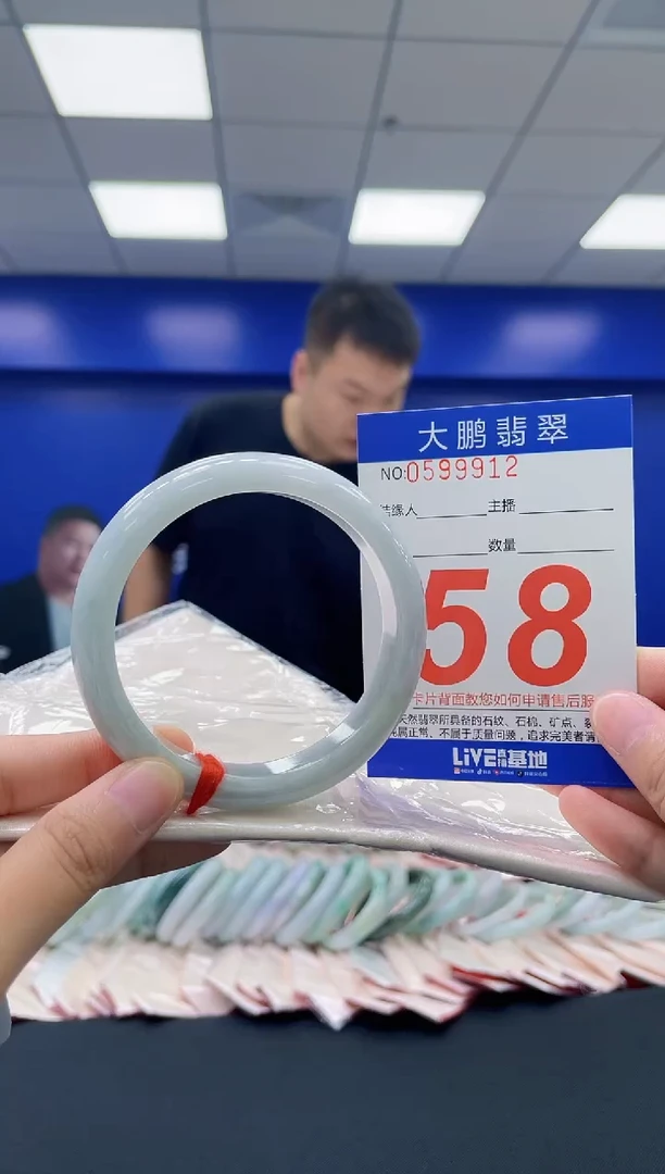 翡翠手镯未镶嵌AAAAAAAA