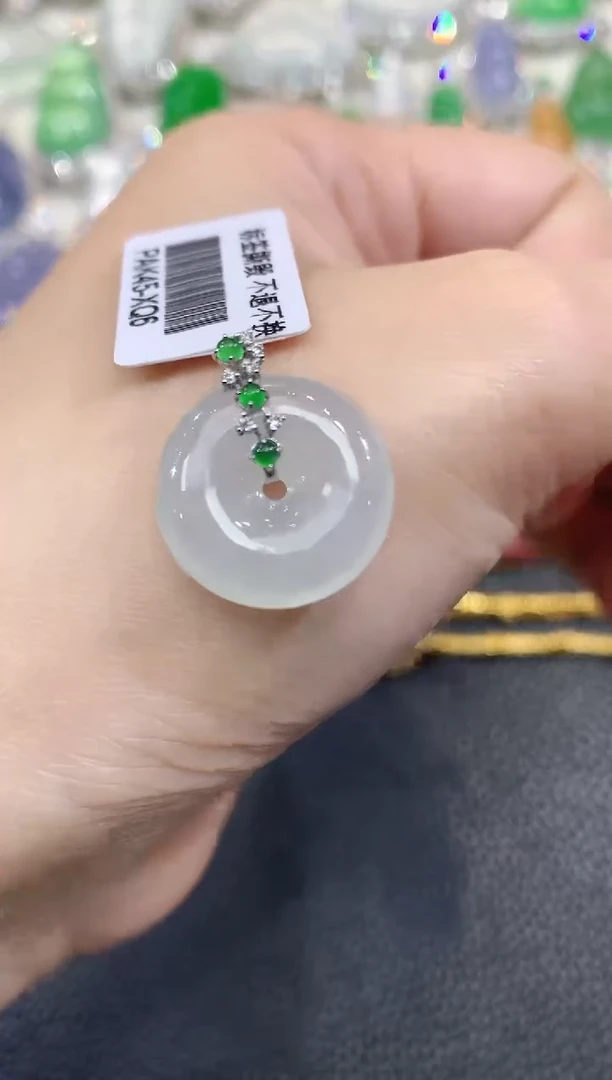 吊坠(不含链)18K金镶嵌翡翠A6  多样性发货一件