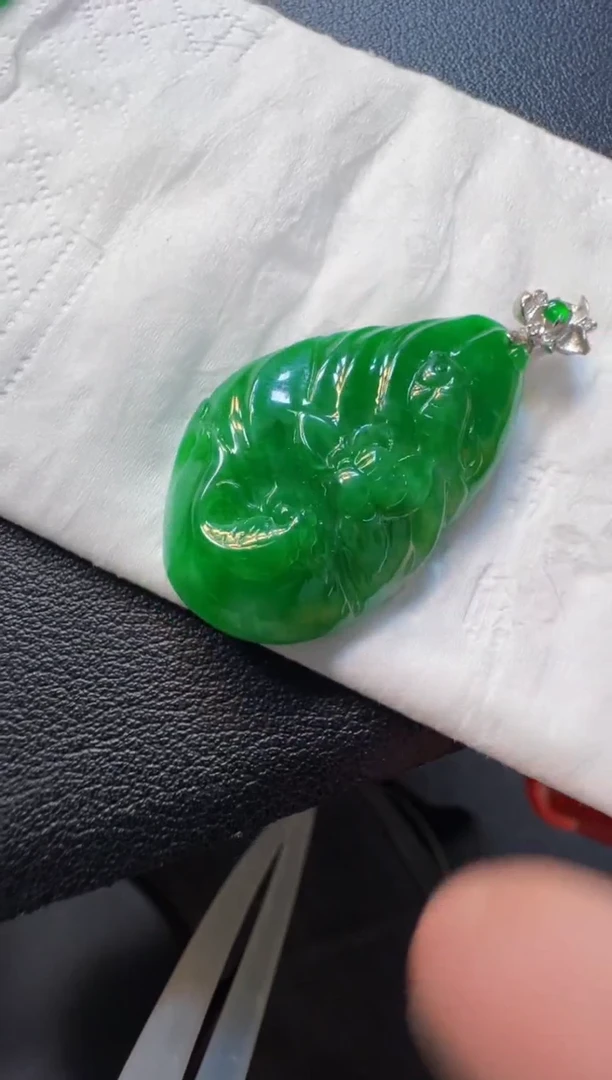 翡翠18K金镶嵌吊坠(不含链)8800
