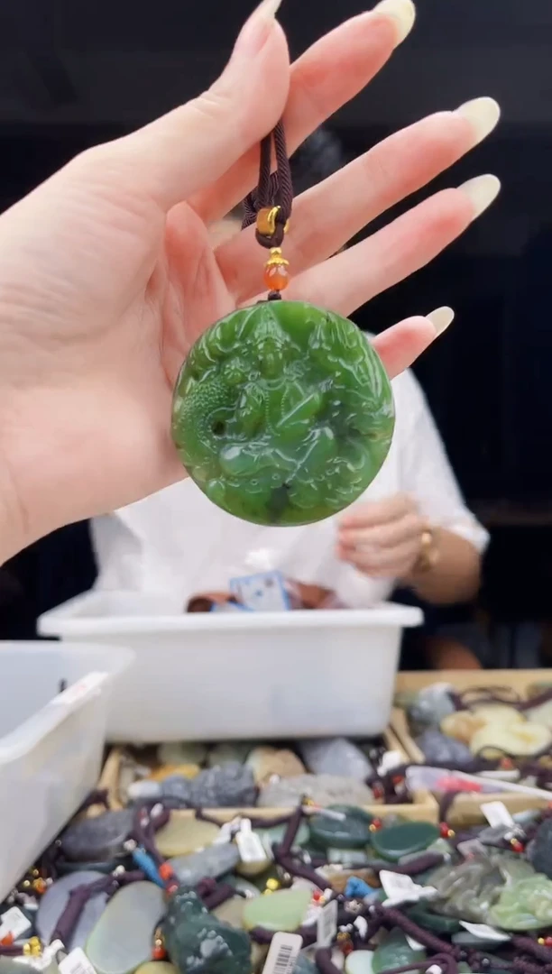 颈饰未镶嵌和田玉1