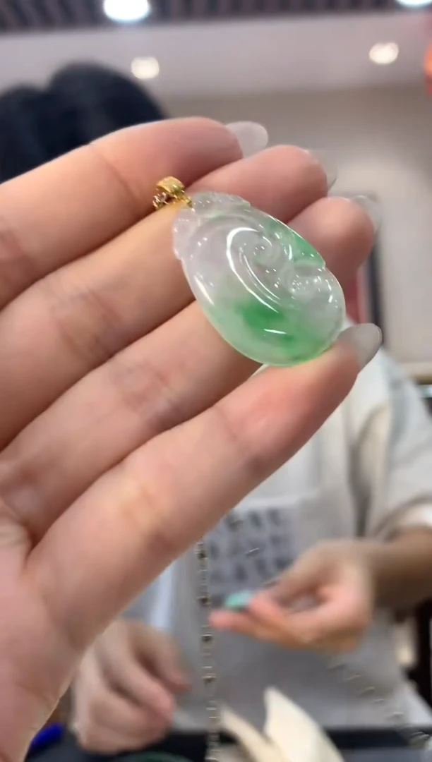 吊坠(不含链)18K金镶嵌翡翠如意