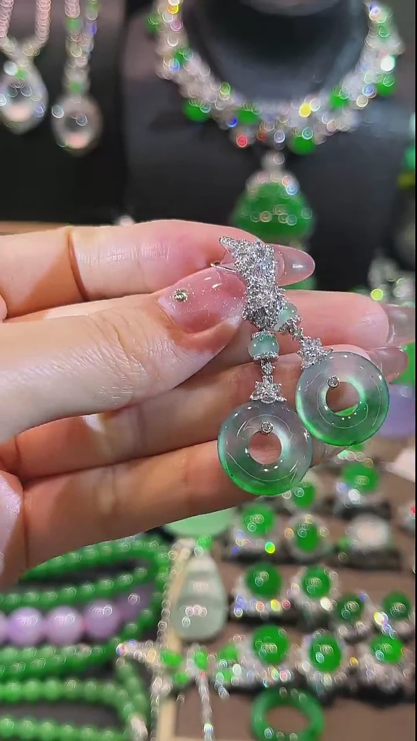 翡翠18K金镶嵌耳饰耳坠