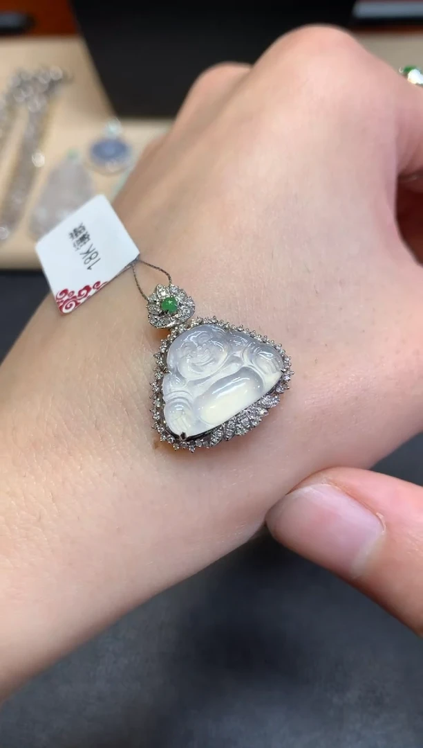 【闪购商品】翡翠颈饰18K金镶嵌佛公【无服务费】