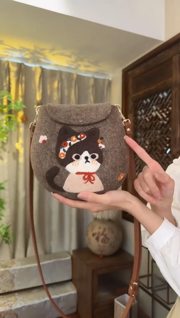 羊毛非遗纯手工包  蛋蛋包花环猫咪