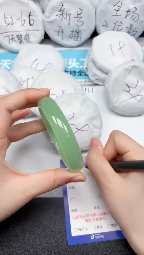 未镶嵌手镯石英质玉135-57.6