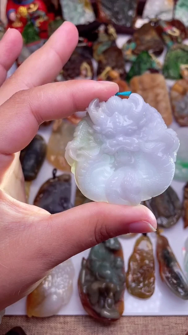 颈饰未镶嵌翡翠龙