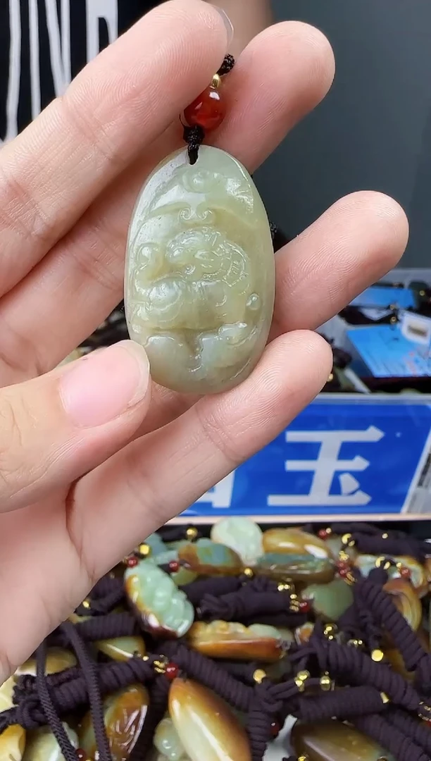 和田玉未镶嵌颈饰1