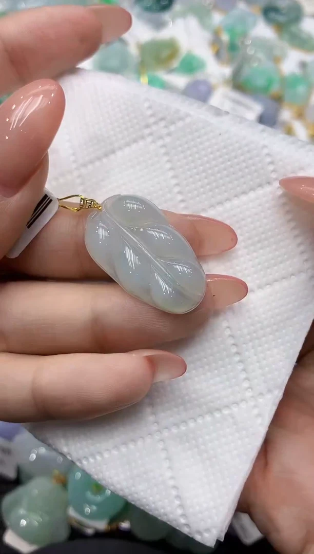 颈饰18K金镶嵌翡翠111111111111