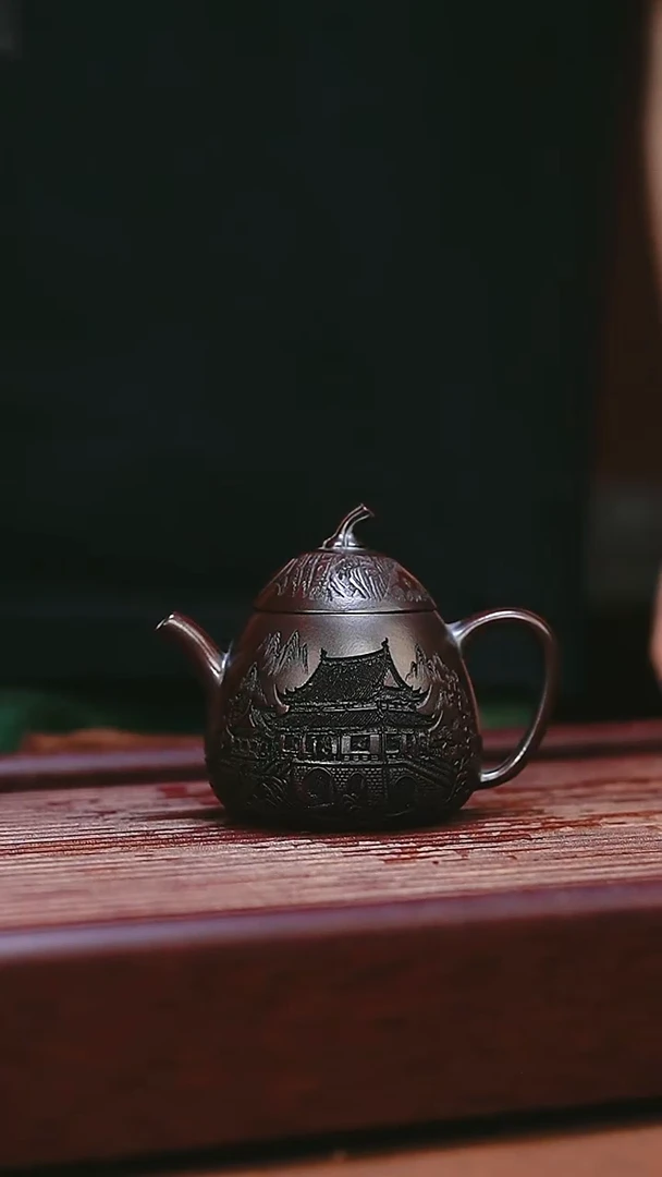 宜兴原矿紫砂   山水茄瓜