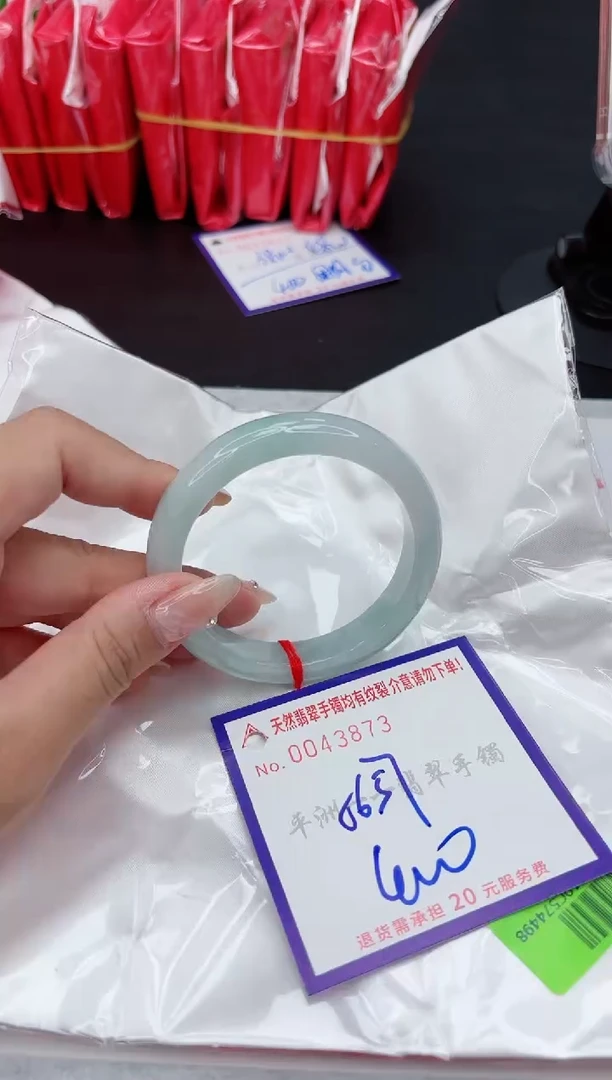 翡翠手镯未镶嵌1