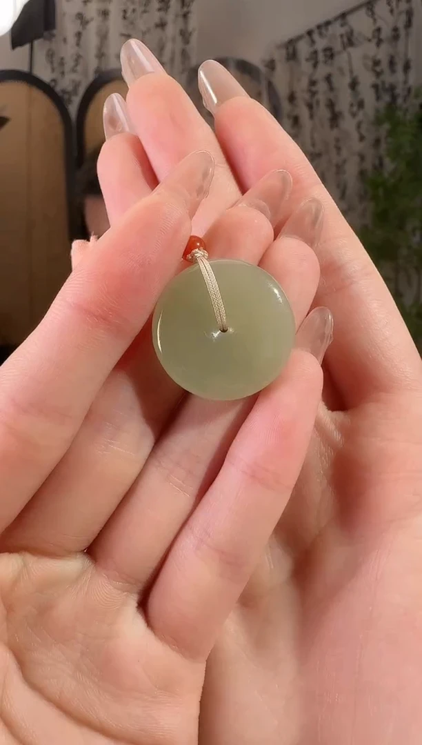 和田玉未镶嵌颈饰扣