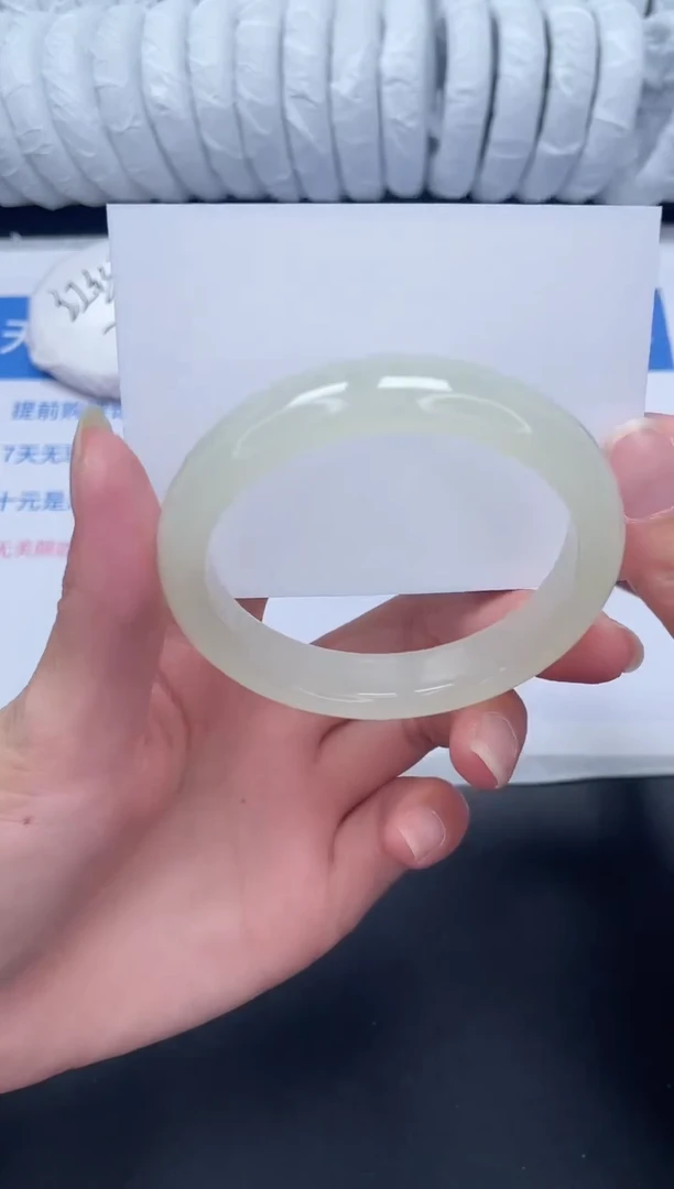 未镶嵌手镯石英质玉127-56.7FMS