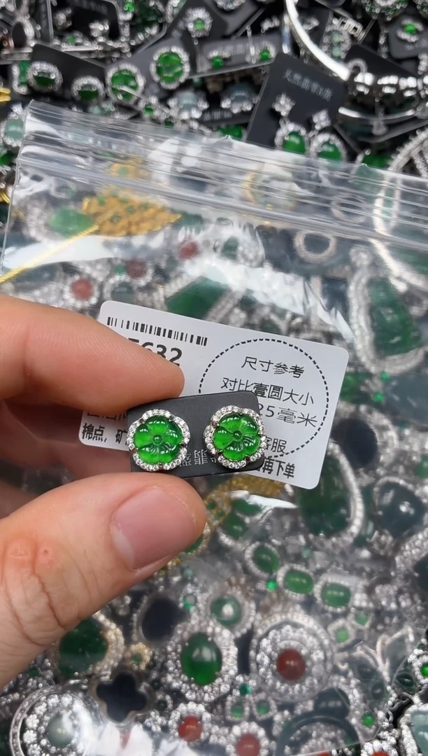 颈饰未镶嵌翡翠F632耳钉