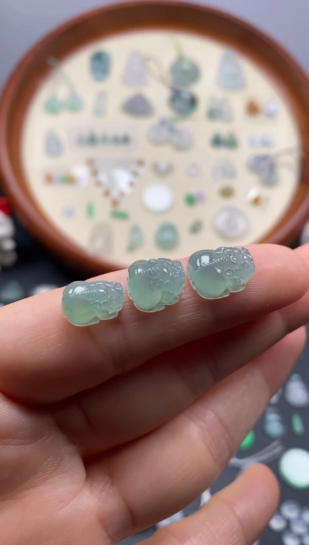 颈饰未镶嵌翡翠3颗冰晴貔貅/芬