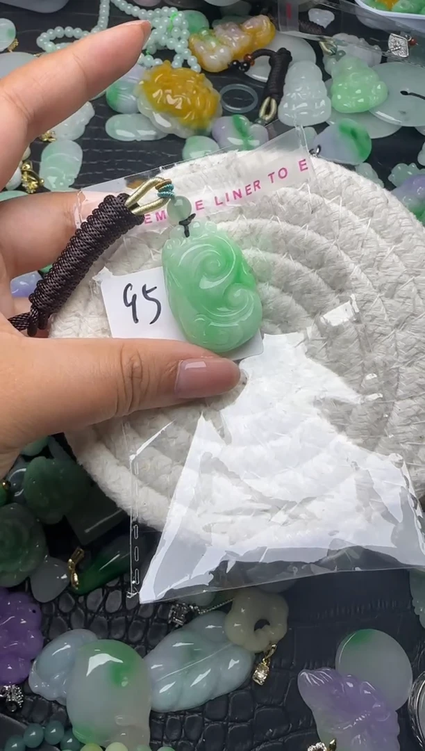 颈饰未镶嵌翡翠缅甸翡翠吊坠