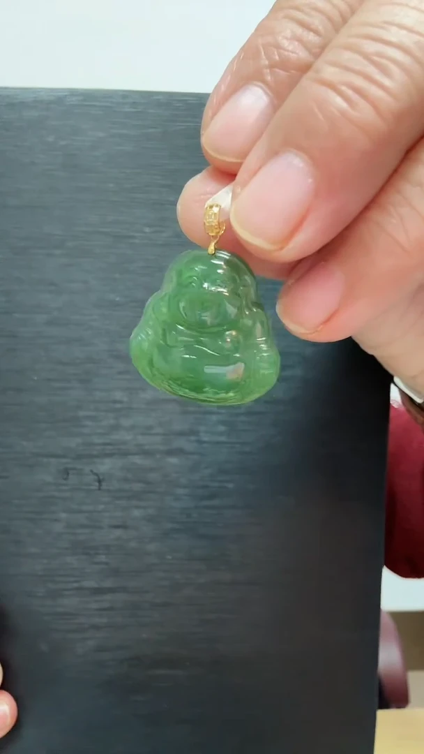 颈饰18K金镶嵌和田玉挂坠