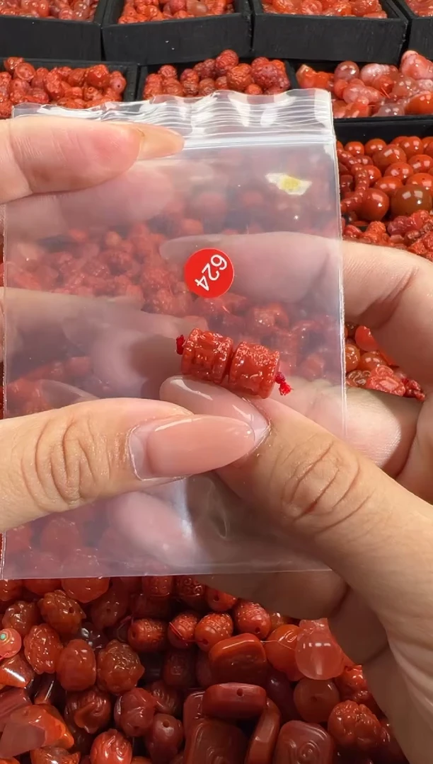 南红玛瑙未镶嵌颈饰1