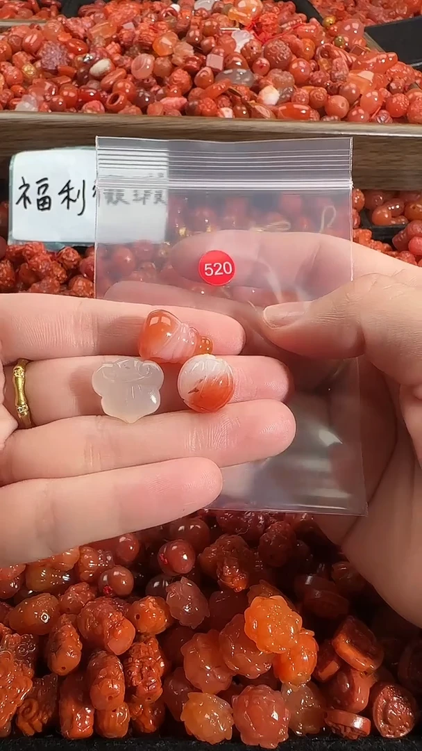 颈饰未镶嵌南红玛瑙1
