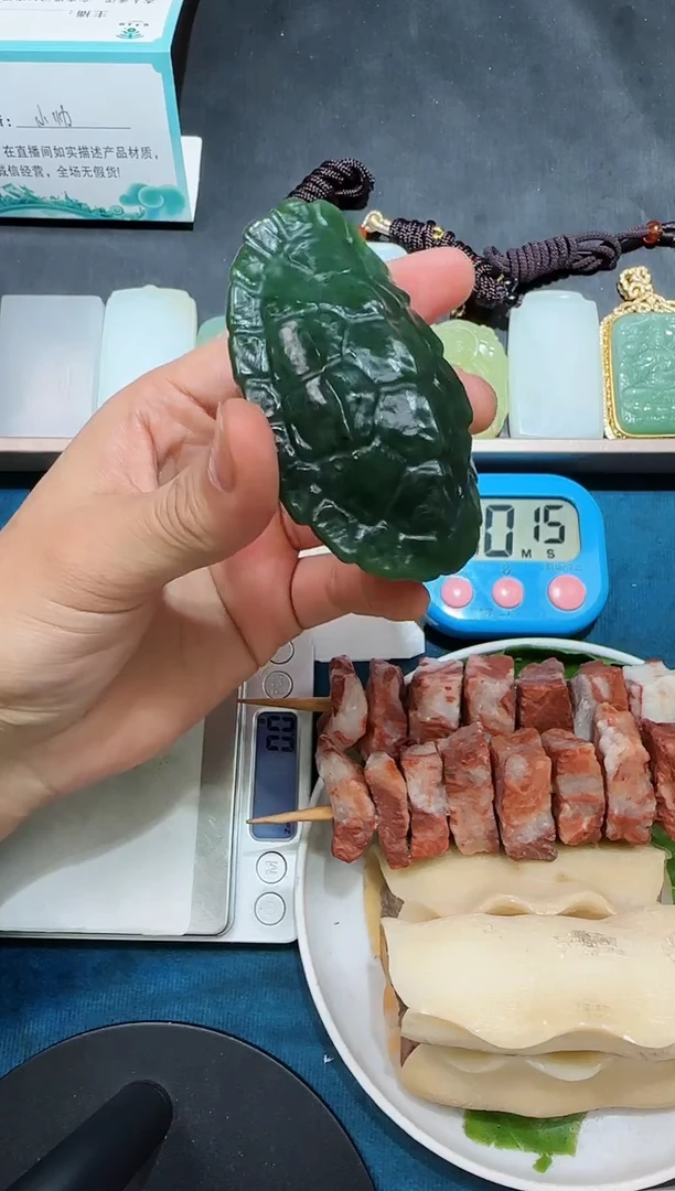 颈饰未镶嵌和田玉狼把件