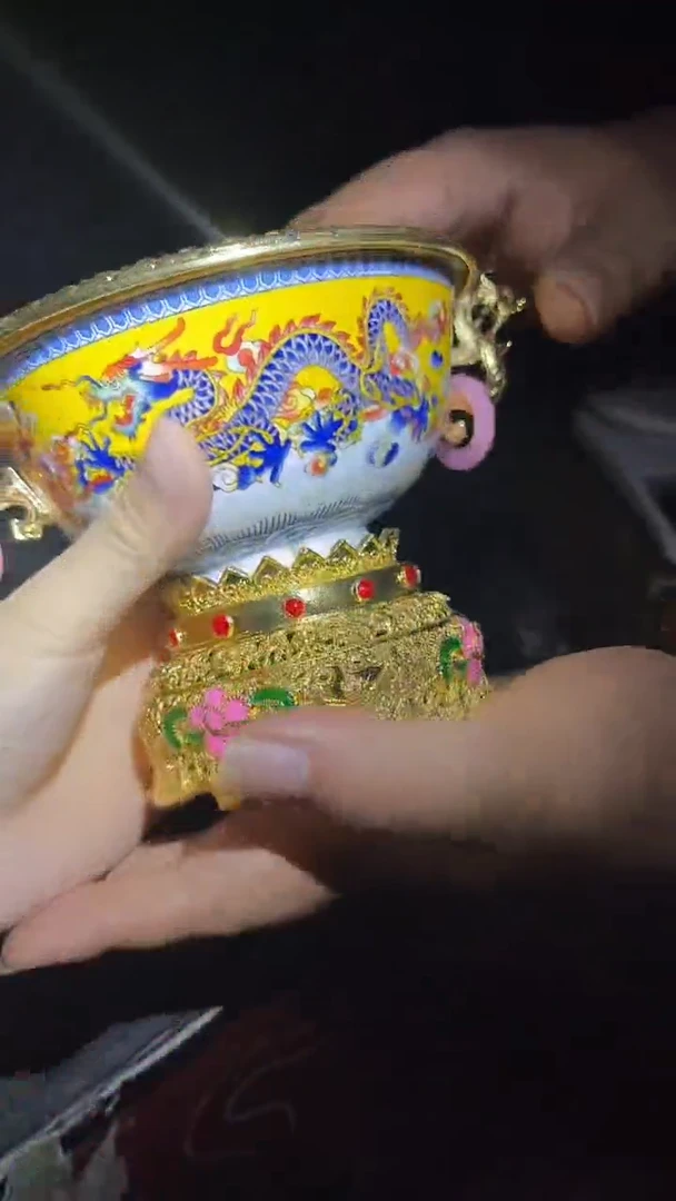 瓷片1件................