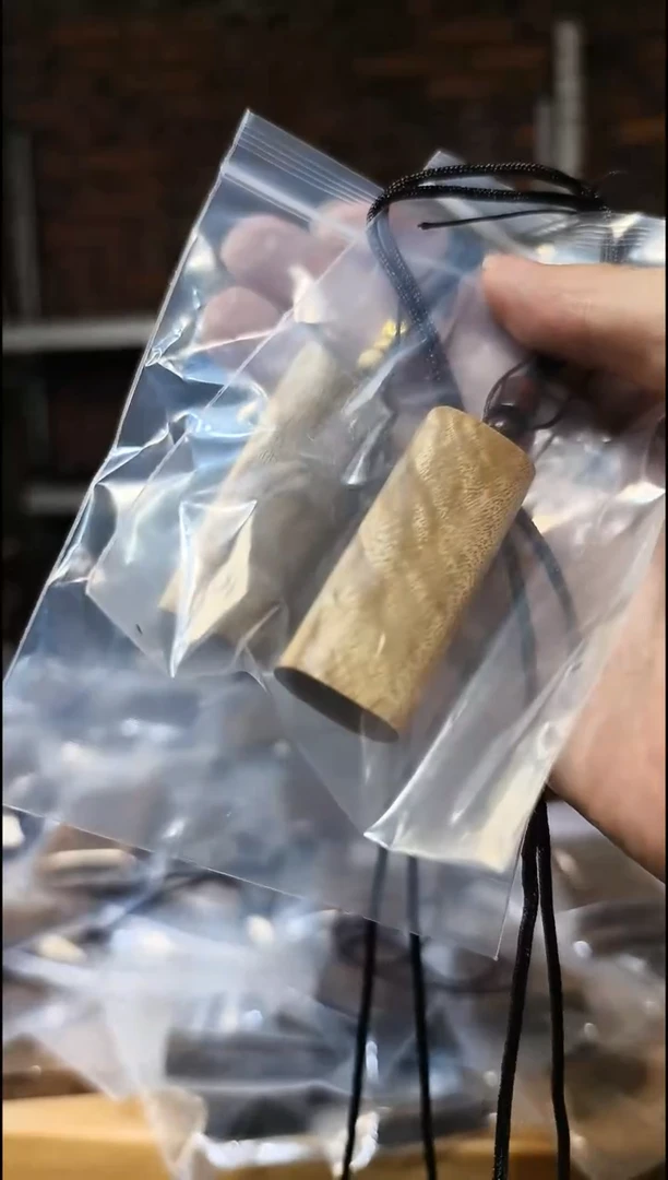 金丝楠无事牌手把件