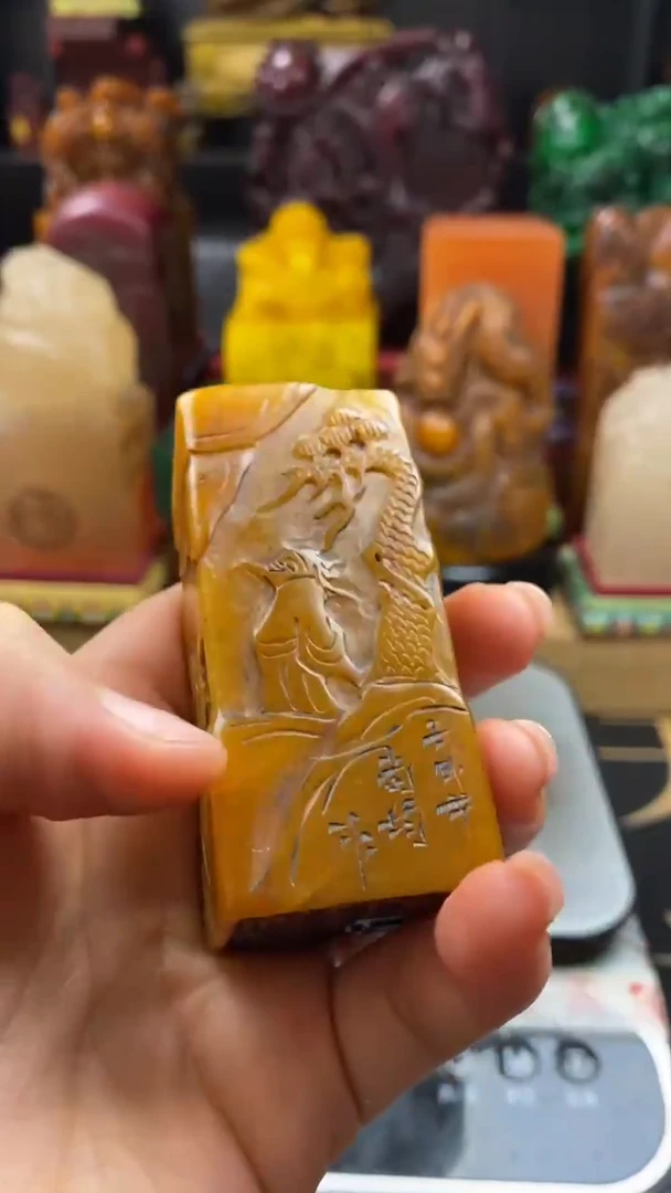 寿山石印石田黄薄意雕方章