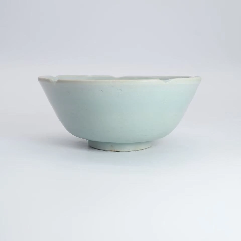 82:明青釉花口碗