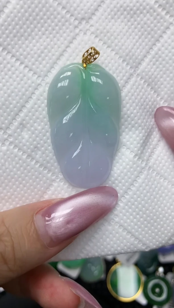 翡翠18K金镶嵌颈饰1111111111