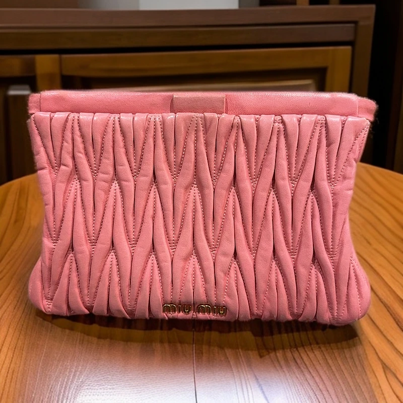 95新 MIU MIU/缪缪 粉色褶皱手拿包 1182 3164