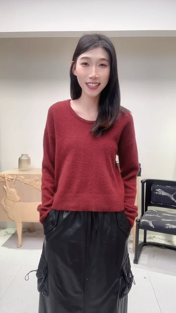 酒红色圆领羊毛打底衫