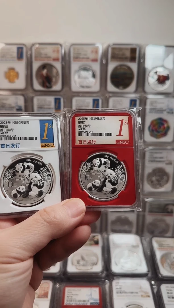 【闪购商品】纯银2025年熊猫银币首日一对NGC70分