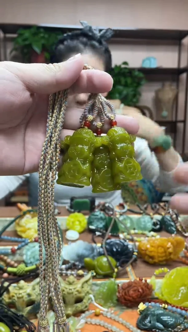 未镶嵌岫玉吊坠多样性发货发其中之一