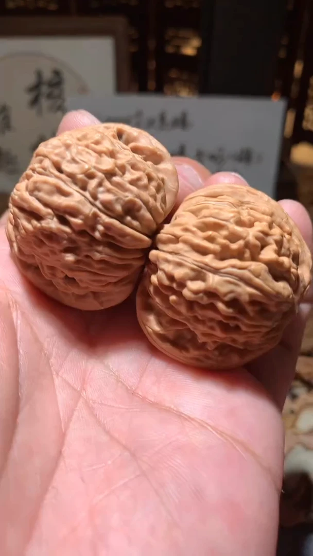 文玩核桃把件【核缘雅趣】41左右汉高楼，同尺寸随机发