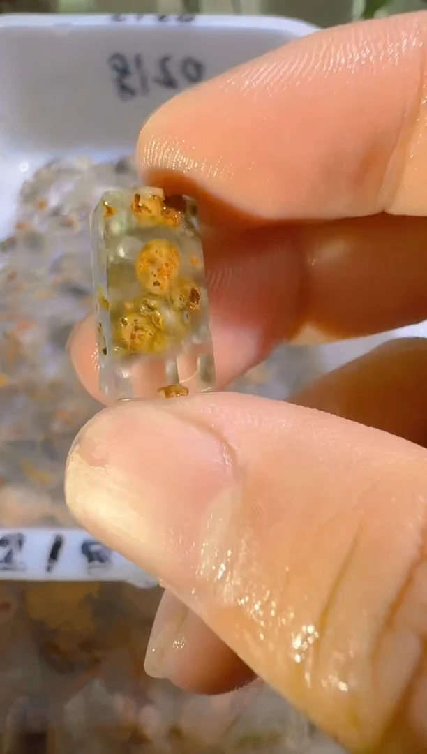 未镶嵌珠宝半成品水晶一****e瑞，水晶