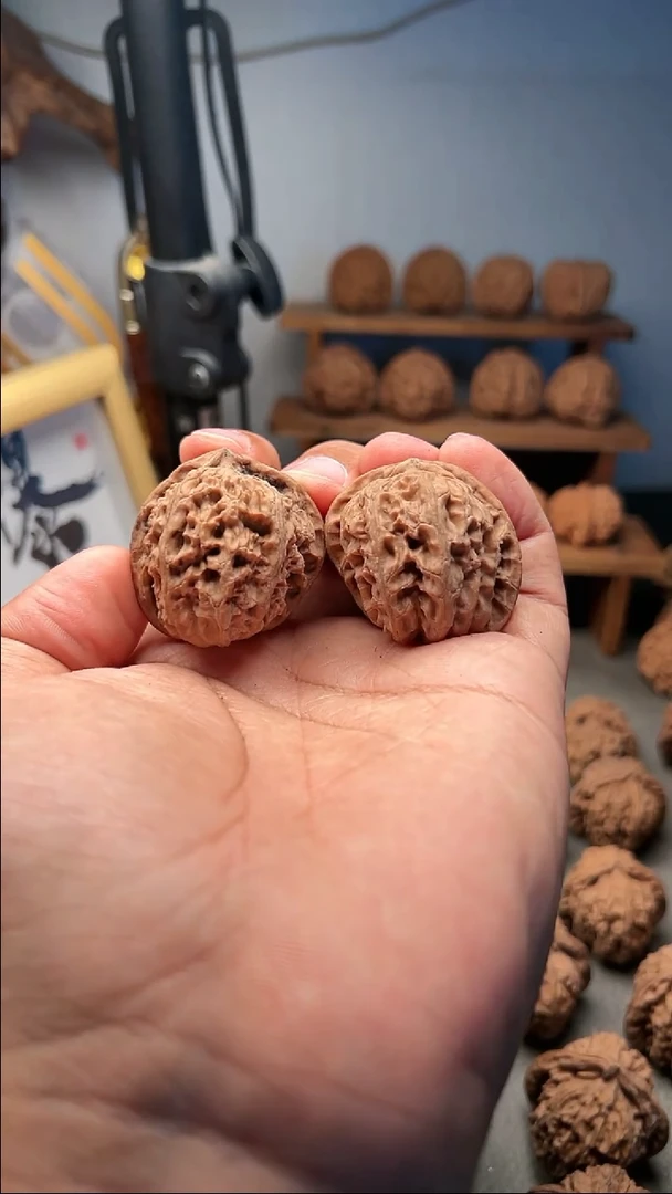 吊坠文玩核桃白狮子异形