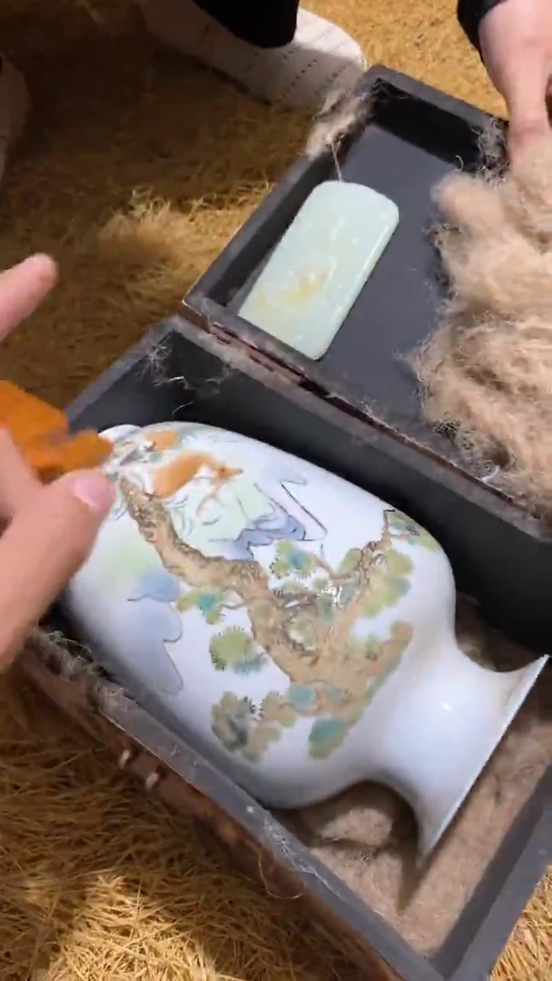 香榧木山水盒瓶子牌子