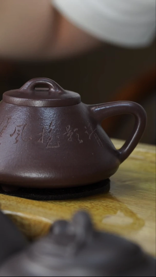 工堂直营精工半手紫砂壶