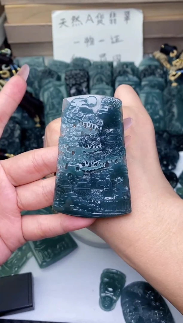 颈饰未镶嵌翡翠